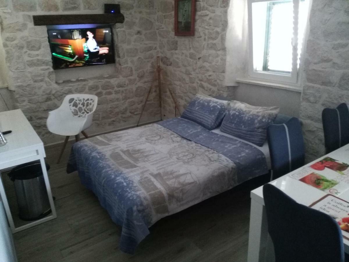 Apartment Buga สลาทิเน ภายนอก รูปภาพ