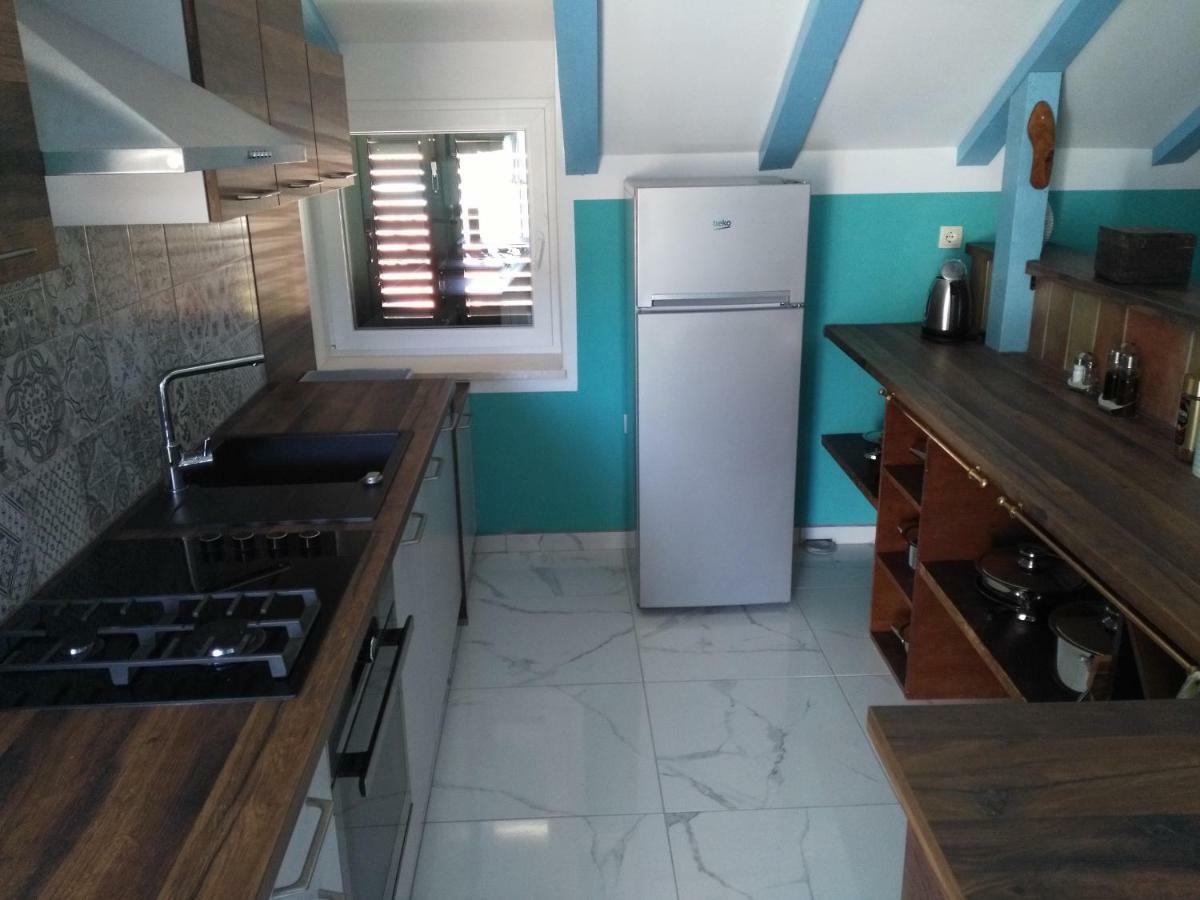 Apartment Buga สลาทิเน ภายนอก รูปภาพ